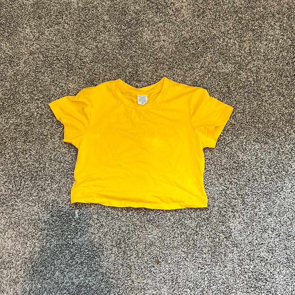 Cute yellow crop no stains no rips
